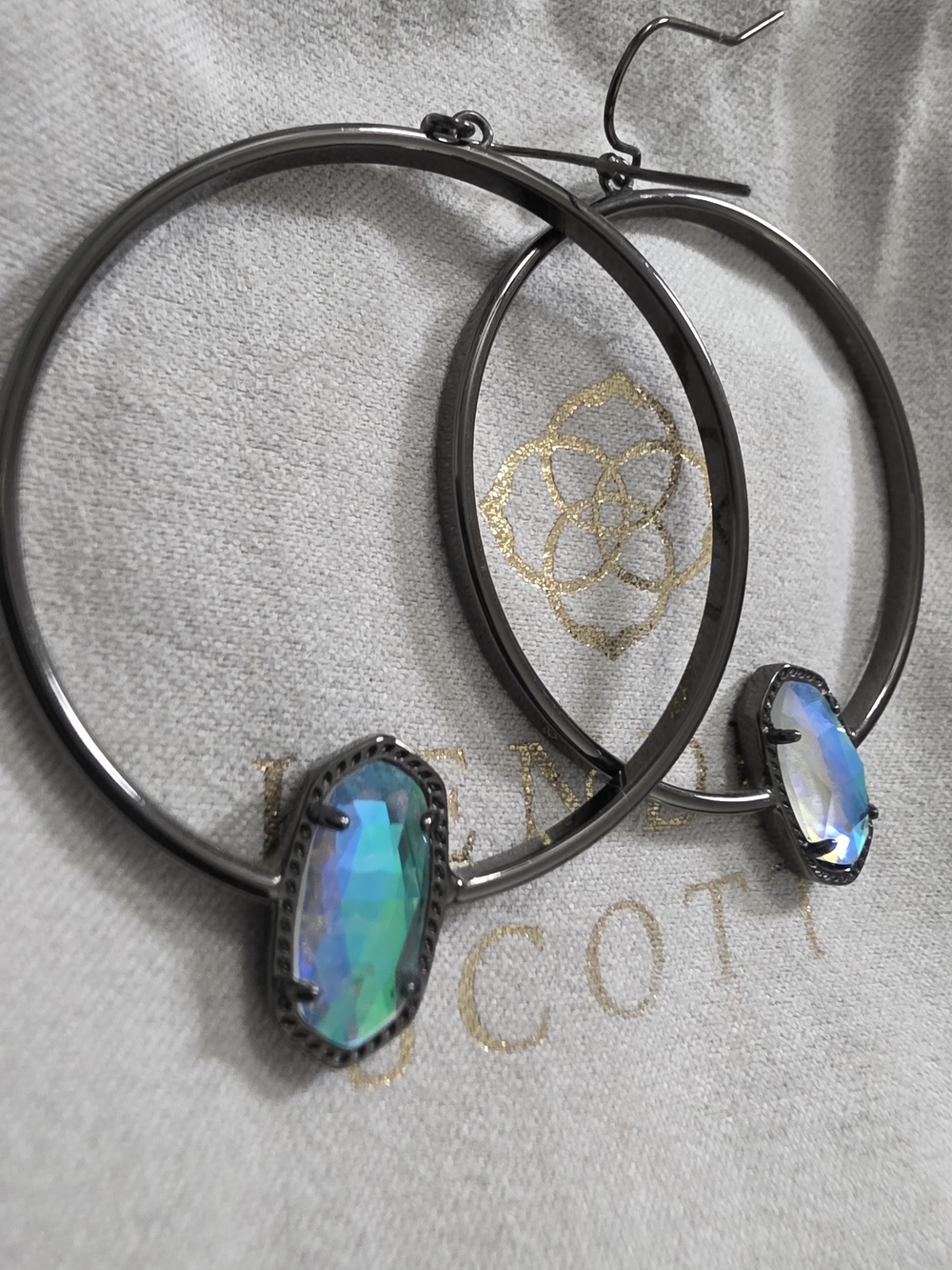 Kendra Scott Elora Hoops In Gunmetal/Dichroic - Picture 3 of 4